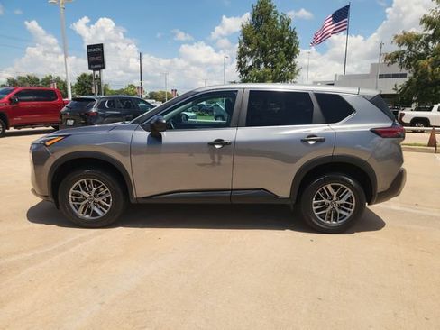 Used 2023 Nissan Rogue S AWD/4WD image 4
