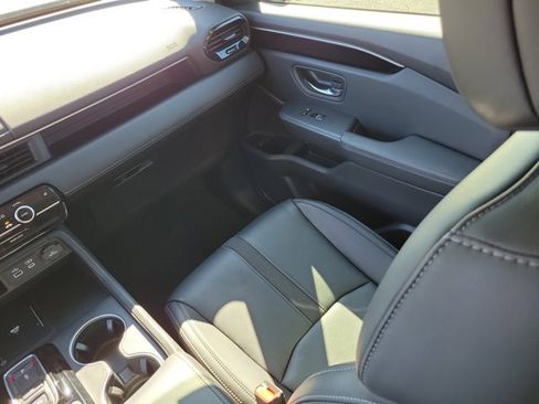 Used 2023 Honda Pilot Touring image 4