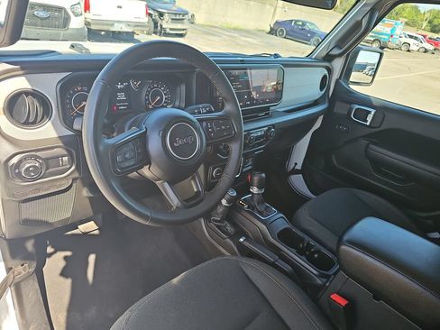 Used 2025 Jeep Gladiator Sport AWD/4WD image 16