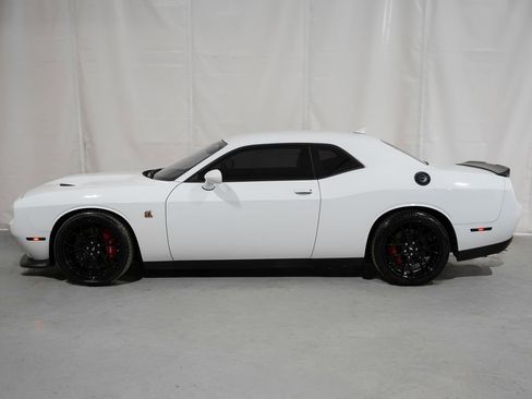 Used 2019 Dodge Challenger R/T Scat Pack w/ Dynamics Package RWD image 2