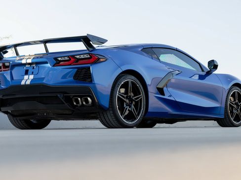 Used 2020 Chevrolet Corvette Stingray Premium Cpe w/ 3LT Preferred Equipment Group RWD image 4