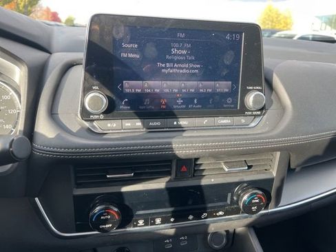 Used 2024 Nissan Rogue SV image 14