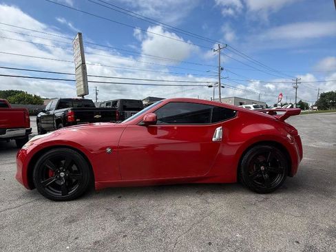 Used 2011 Nissan 370Z Coupe RWD image 6