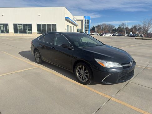 Used 2017 Toyota Camry SE image 7