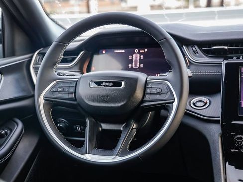 New 2025 Jeep Grand Cherokee Altitude image 16