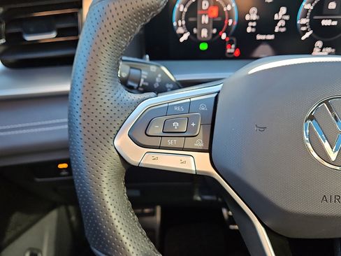 New 2026 Volkswagen Tiguan SE R-Line image 17