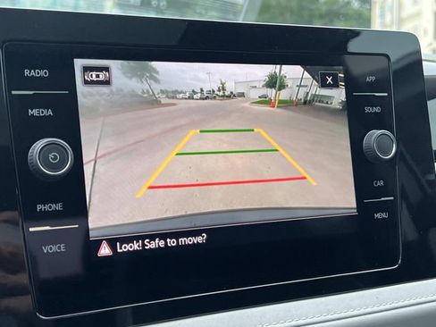 New 2026 Volkswagen Taos SE FWD image 19