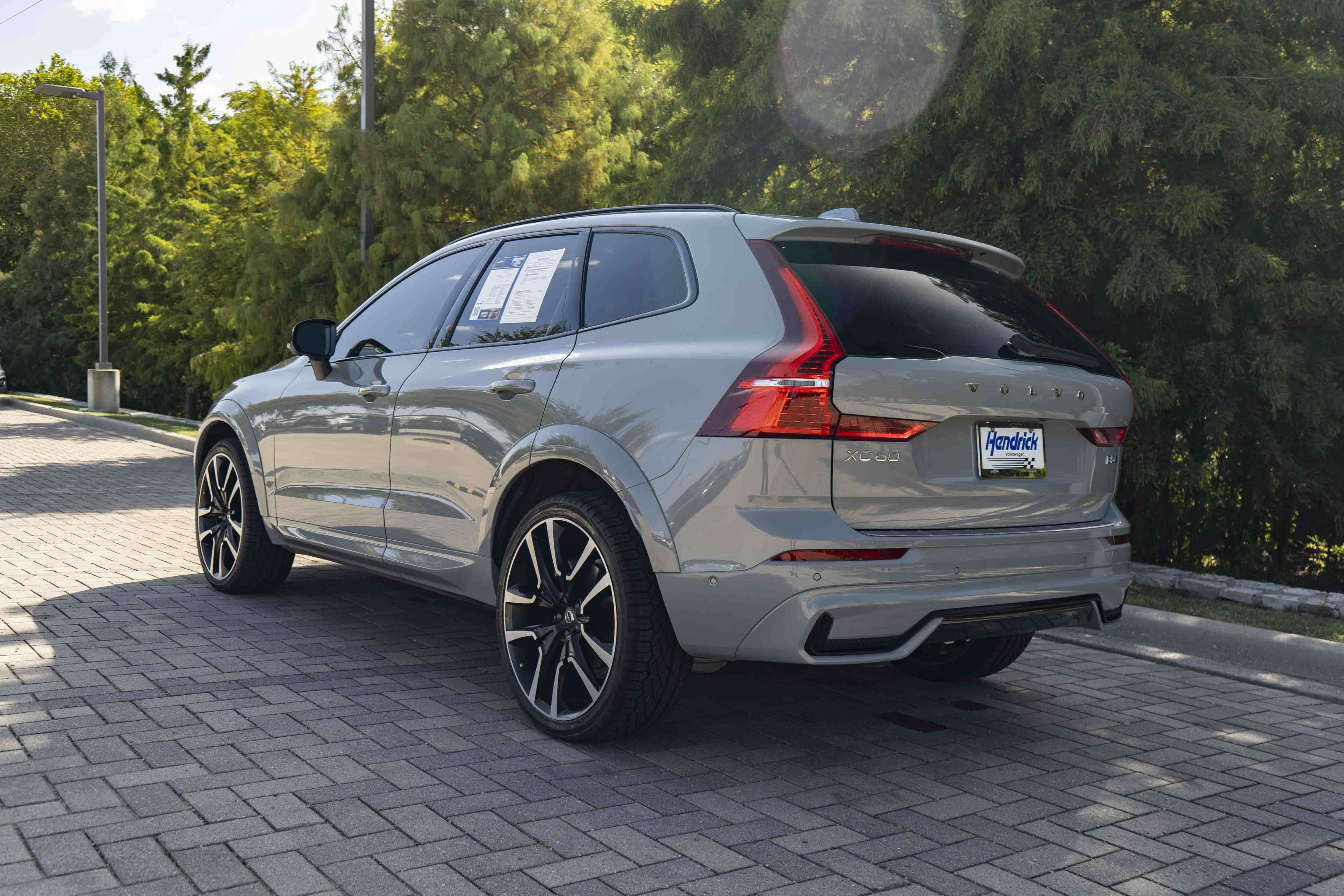 Used 2024 Volvo XC60 B5 Ultimate w/ Protection Package Premier AWD/4WD image 6