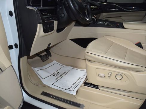 Used 2023 Cadillac Escalade Premium Luxury w/ Performance Package AWD/4WD image 40