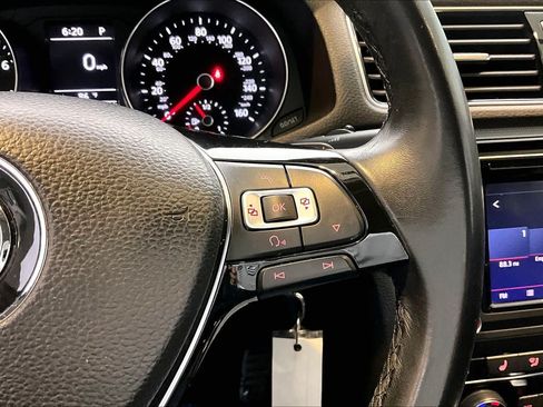 Used 2018 Volkswagen Passat 2.0T R-Line FWD image 23