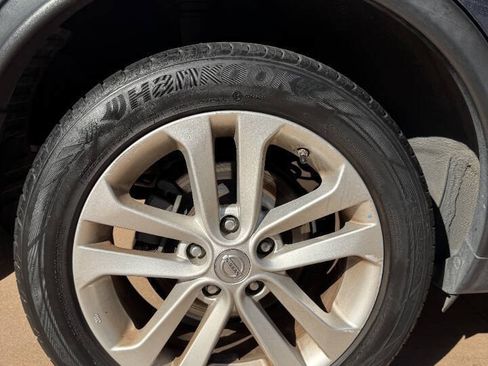 Used 2011 Nissan Juke SV FWD image 31