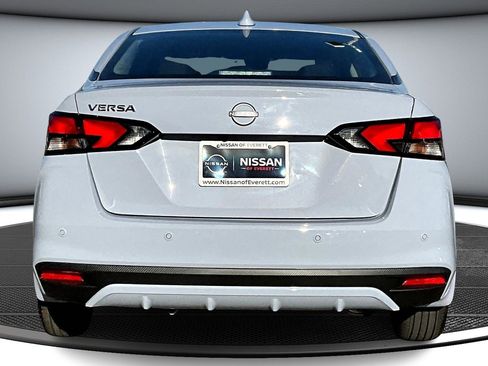 Used 2025 Nissan Versa SV w/ Trunk Package image 4