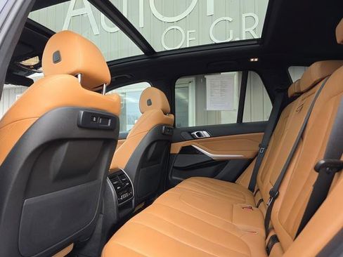 Used 2021 BMW X5 xDrive40i w/ M Sport Package image 22