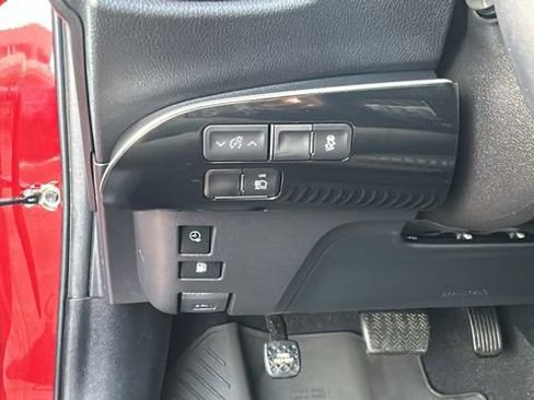 Used 2022 Toyota Prius Prime LE image 17