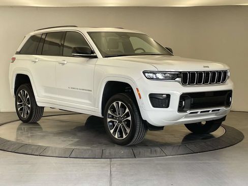 Used 2025 Jeep Grand Cherokee Overland AWD/4WD image 7