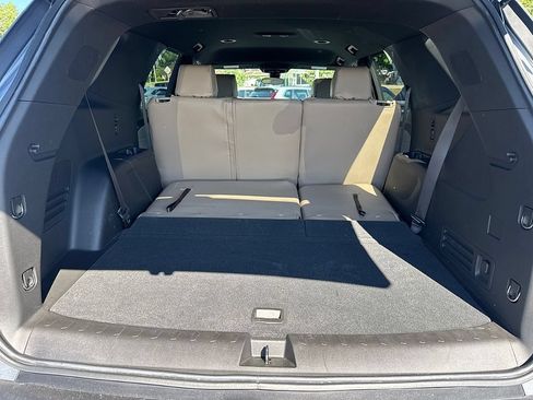 Used 2023 Chevrolet Traverse LS FWD image 24