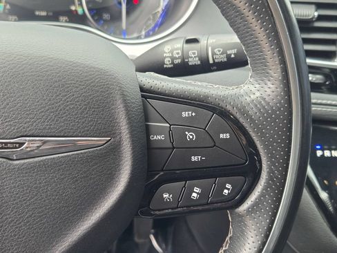 Used 2019 Chrysler Pacifica Limited w/ Advanced Safetytec Group FWD image 46