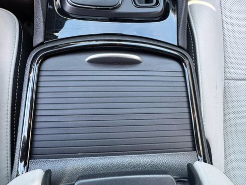 Used 2018 Chrysler 300 S w/ 300S Premium Group RWD image 39