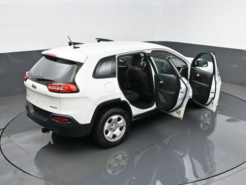 Used 2015 Jeep Cherokee Sport image 22