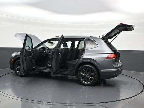 Used 2023 Volkswagen Tiguan SE FWD image 37