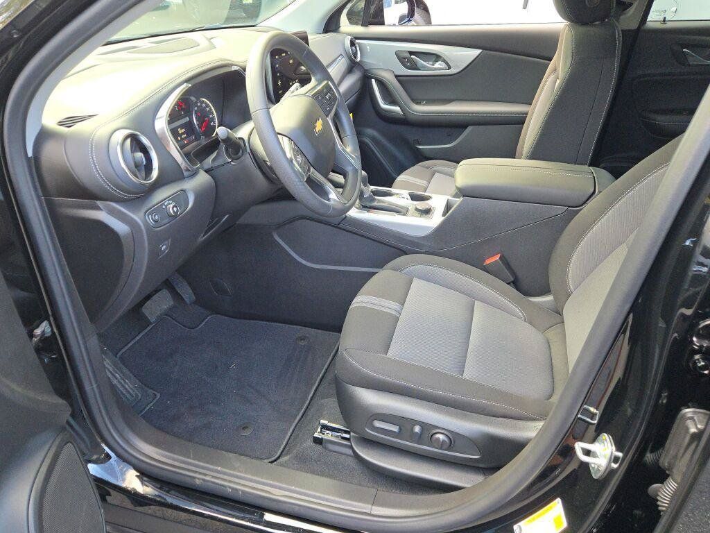 New 2026 Chevrolet Blazer LT w/ Convenience Package FWD image 27