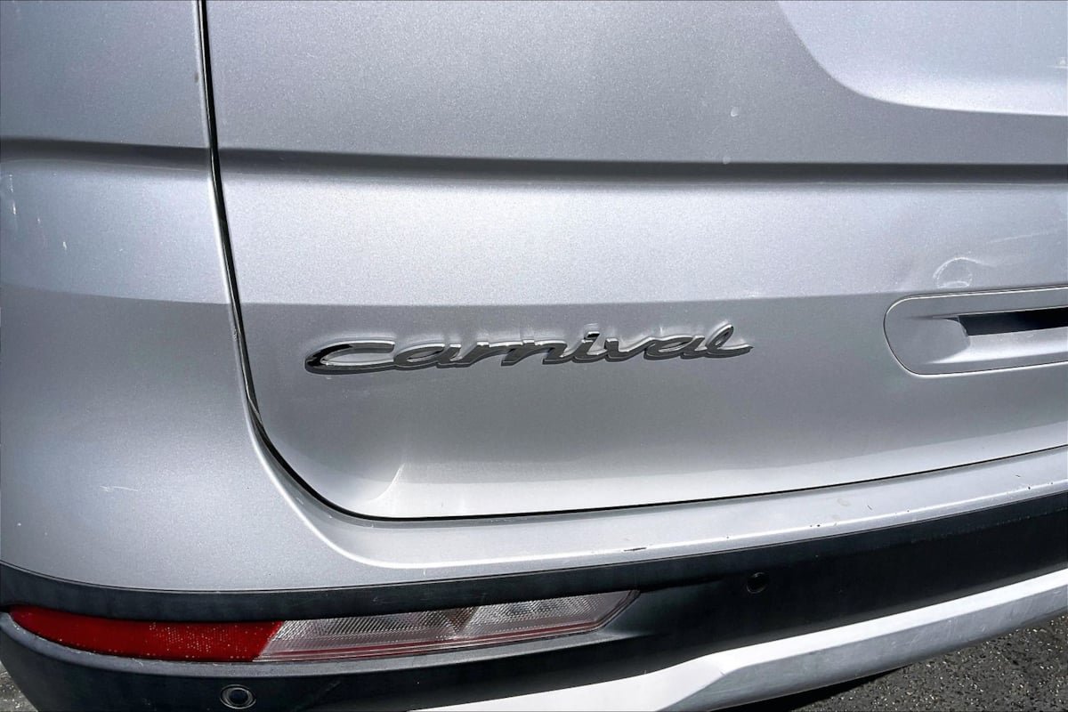 Used 2022 Kia Carnival LX FWD image 8