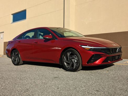 New 2025 Hyundai Elantra Limited image 2