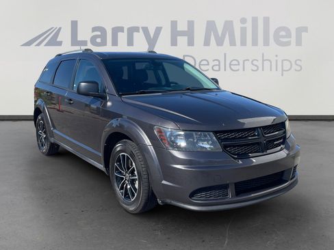 Used 2018 Dodge Journey SE w/ Connectivity Group FWD image 7