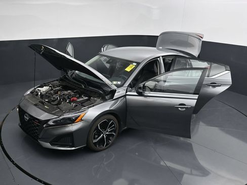 Used 2023 Nissan Altima 2.5 SR FWD image 32