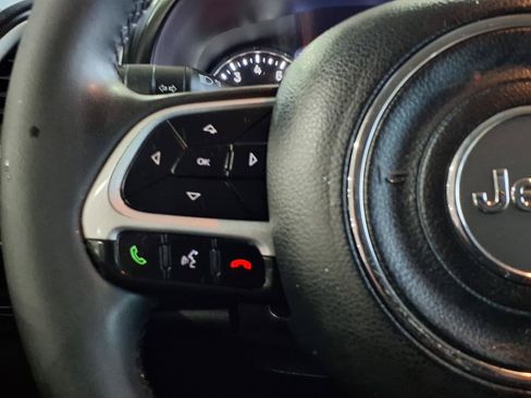 Used 2021 Jeep Renegade Latitude FWD image 17