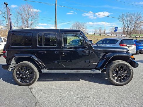 Used 2021 Jeep Wrangler Unlimited Sahara AWD/4WD image 10