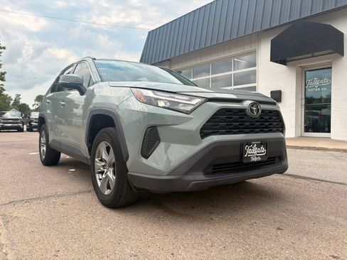Used 2022 Toyota RAV4 XLE AWD/4WD image 2