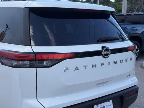 Used 2024 Nissan Pathfinder SV FWD image 10