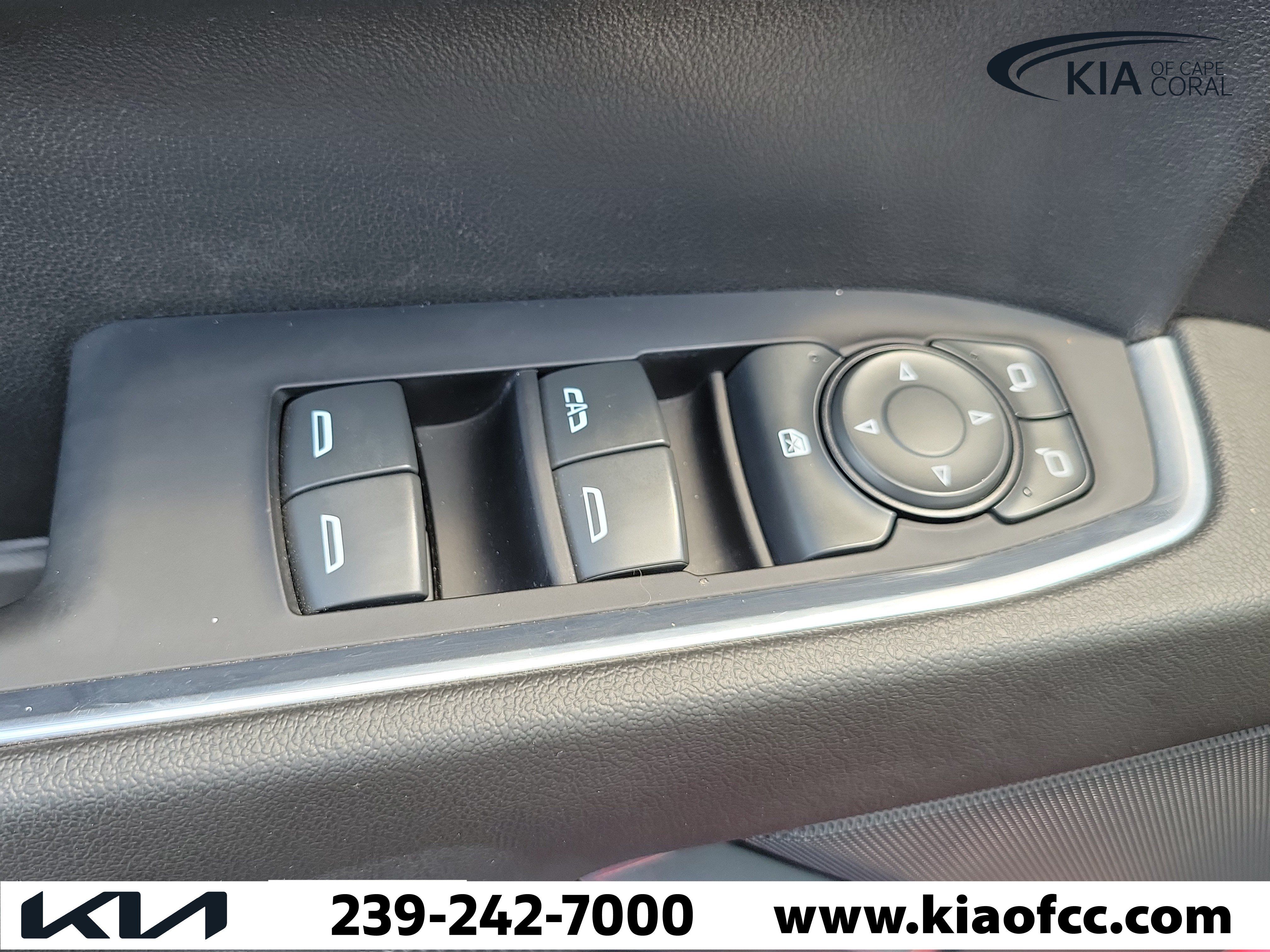 Used 2022 Chevrolet Silverado 1500 LT AWD/4WD image 23