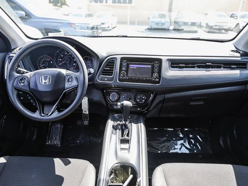 Certified 2022 Honda HR-V LX image 2