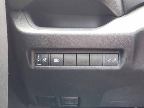Used 2021 Toyota RAV4 XLE w/ Convenience Package AWD/4WD image 15