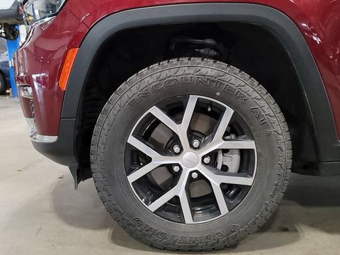Used 2024 Jeep Grand Cherokee L Limited AWD/4WD image 13