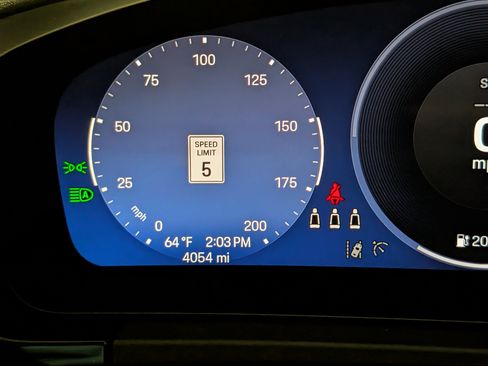 Certified 2025 Porsche Macan Electric image 29