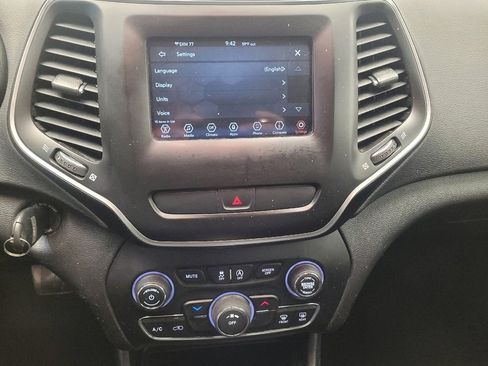 Used 2019 Jeep Cherokee Latitude w/ Popular Appearance Group image 25