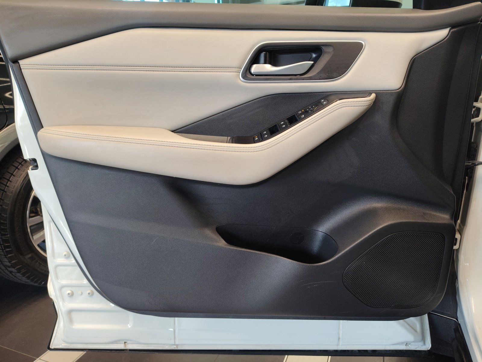Used 2021 Nissan Rogue SV w/ Premium Package FWD image 28