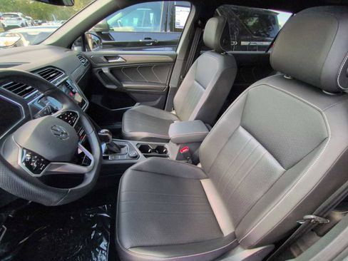 Used 2023 Volkswagen Tiguan SE R-Line image 16