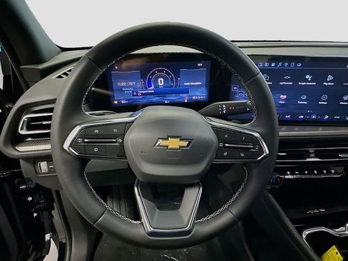 New 2025 Chevrolet Traverse LT image 12