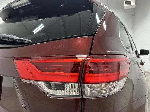 Used 2019 Toyota Highlander XLE image 23