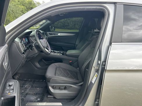 Used 2024 Volkswagen Atlas Cross Sport SE FWD image 15