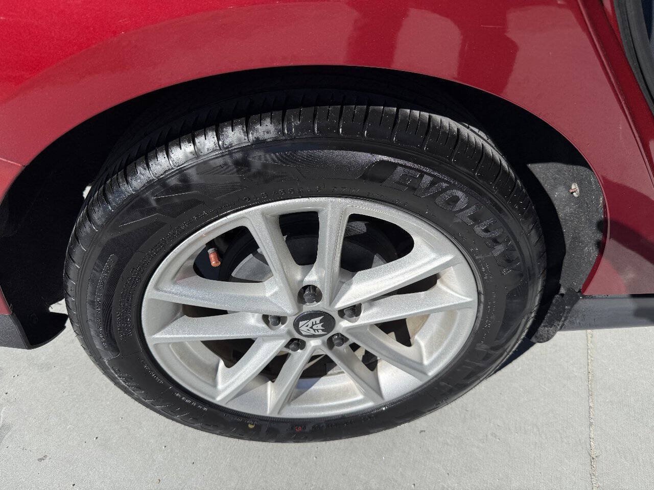 Used 2015 Ford Focus SE FWD image 21