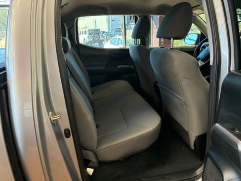 Used 2016 Toyota Tacoma SR5 w/ SR5 Appearance Package (SN) image 25