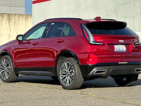 Used 2024 Cadillac XT4 Sport w/ Technology Package image 7