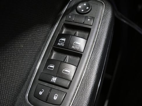 Used 2018 Dodge Charger SXT w/ Blacktop Package RWD image 13