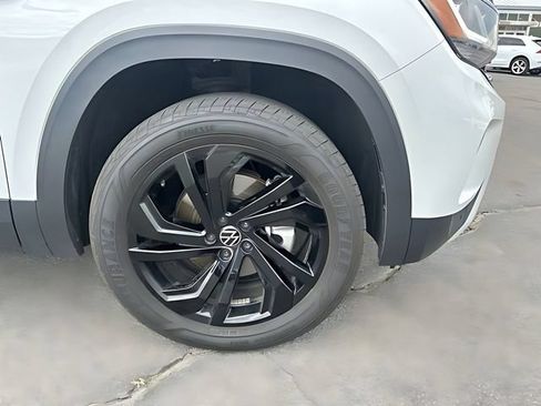 Used 2023 Volkswagen Atlas SE w/ Black Wheel Package AWD/4WD image 11