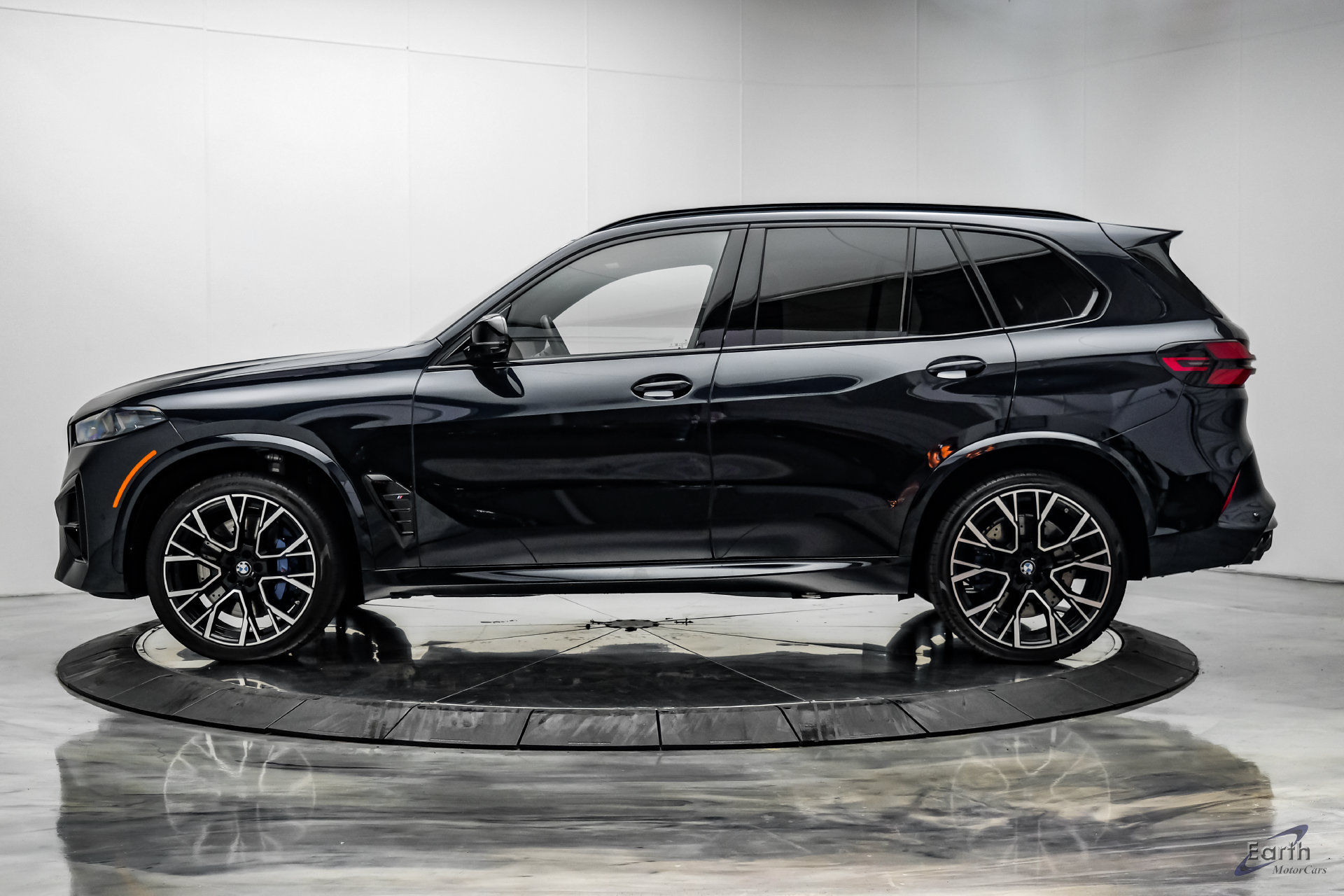 Used 2025 BMW X5 M Competition w/ Executive Package AWD/4WD image 7
